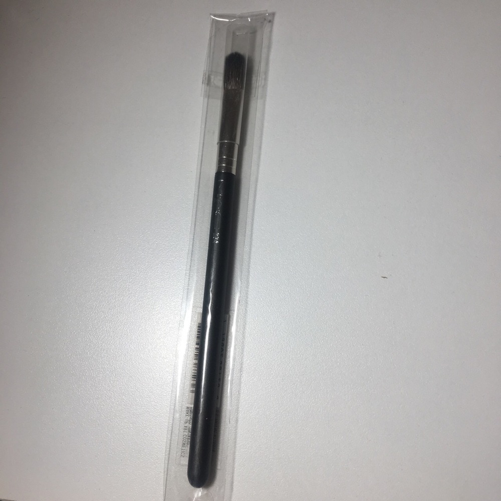 Mac eyeshadow brush